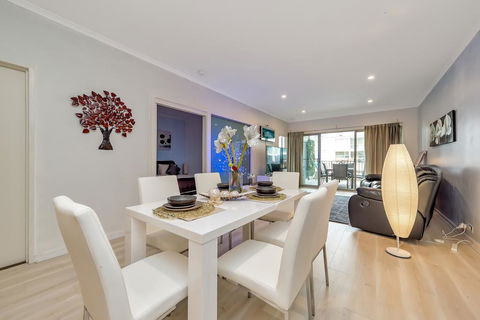 Venetian Canal Apartment-Close To Beaches And Marina - Perth Resorts 1