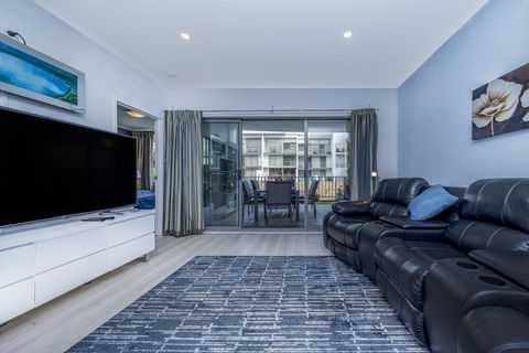 Venetian Canal Apartment-Close To Beaches And Marina - Perth Resorts 2