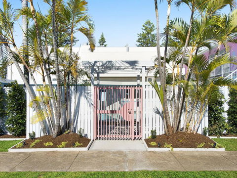 Ventura Beach Motel 2 Bedroom Poolside - Perth Resorts 3