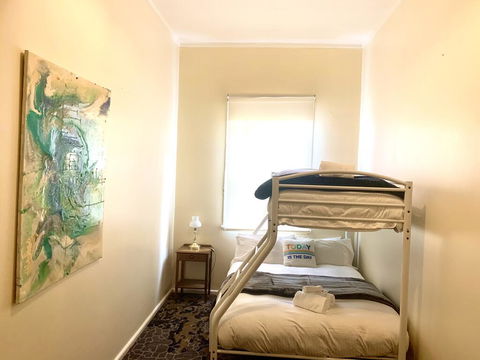 Victoria Albert Guest House Bar Cafe And Restaurant - Accommodation Perth 1