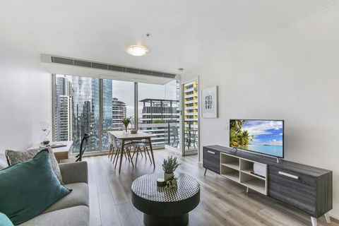 Views And Hotel-style Extras In A Great Location - Accommodation Perth 0