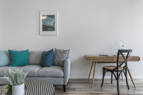Views And Hotel-style Extras In A Great Location - Accommodation Perth 3