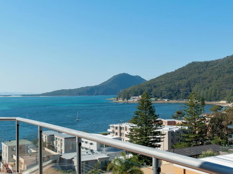 Views, Views & More Views, Sub-Penthouse In Shoal Bay - Accommodation Perth 1