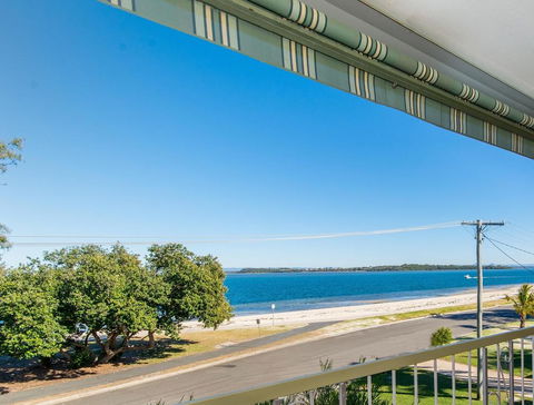 VIEWS VIEWS VIEWS! Front Top Floor Waterfront Unit - Chnook Apartments South Esp, Bongaree - Accommodation Perth 0