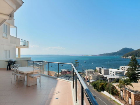 Views, Views & More Views, Sub-Penthouse In Shoal Bay - Accommodation Perth 2