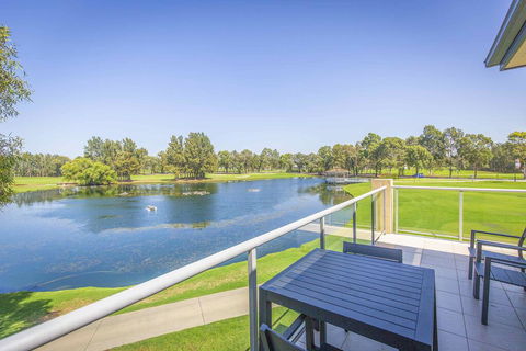 Villa On The Green - Accommodation Perth 2