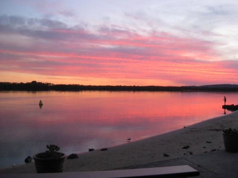 Villa Riviera On River Front - Accommodation Perth 0