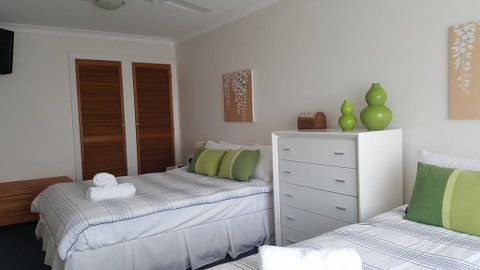Villa Riviera On River Front - Accommodation Perth 3