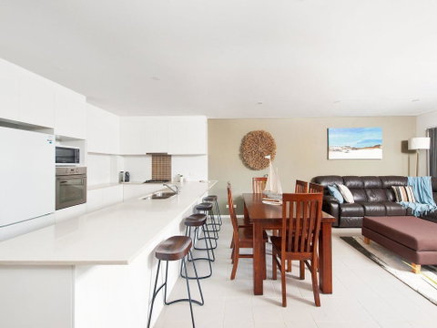 Villa Serene @ Fingal Bay - Accommodation Perth 2