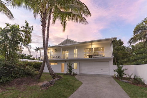 Villa Sorrento - Luxury Holiday Home - Accommodation Perth 0