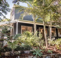 Vintage Inspired Three Bedroom Home- Heated Pool - Perth Resorts