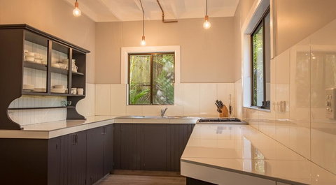 Vintage Inspired Three Bedroom Home- Heated Pool! - Perth Resorts 3