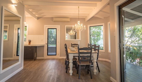 Vintage Inspired Three Bedroom Home- Heated Pool! - Perth Resorts 2