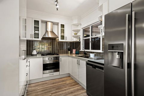 Viola House - Perth Resorts 2