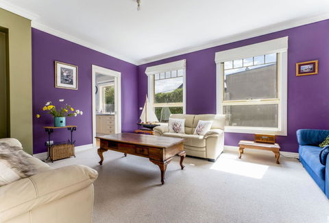 WALKIN ON SUNSHINE - STROLL TO BEACH BREAK - Accommodation Perth 3