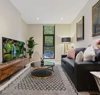 Walking to Darling Harbour ICCQVB Shopping Mall - Accommodation Perth