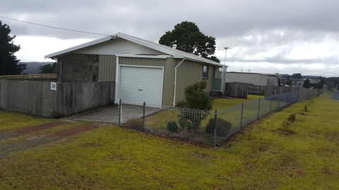 Waratah Falls Holiday Unit - Accommodation Perth 3