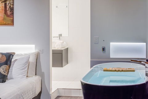 Waterfall Springs Retreat - Accommodation Perth 0