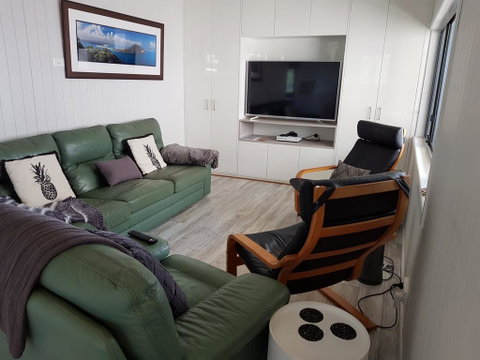 Waterfront 2 Bed Luxury Apartment In Corlette, Port Stephens - Sleeps 4 - Accommodation Perth 1