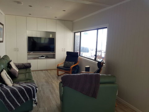 Waterfront 2 Bed Luxury Apartment In Corlette, Port Stephens - Sleeps 4 - Accommodation Perth 2