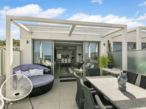 WATERFRONT THREE- In The Heart Of Lorne - Accommodation Perth 1