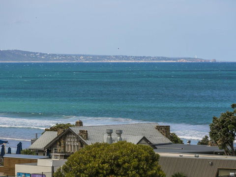 WATERFRONT THREE- In The Heart Of Lorne - Accommodation Perth 3
