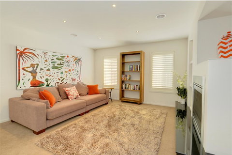 Newington Lakehouse - Accommodation Perth 16