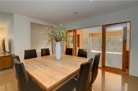 Newington Lakehouse - Accommodation Perth 18