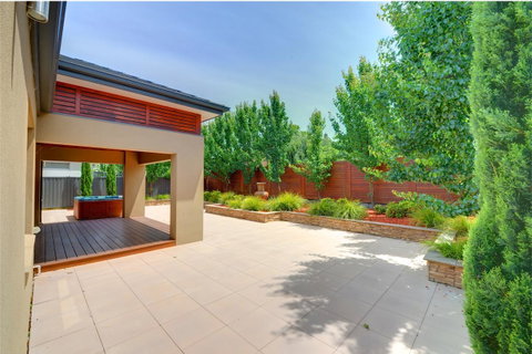 Newington Lakehouse - Accommodation Perth 11