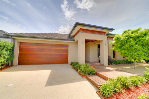 Newington Lakehouse - Accommodation Perth 0