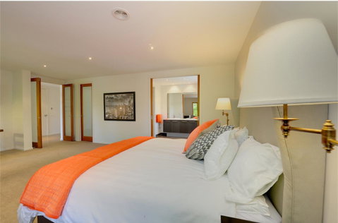 Newington Lakehouse - Accommodation Perth 4