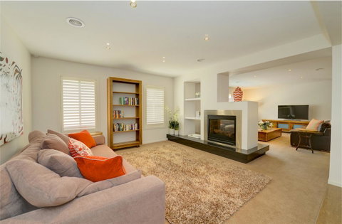 Newington Lakehouse - Accommodation Perth 8