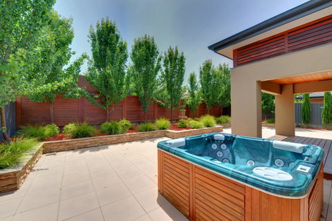 Newington Lakehouse - Accommodation Perth 19