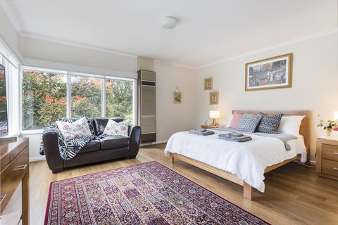 Hillside House - Perth Resorts 4