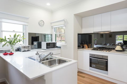 Hillside House - Perth Resorts 2