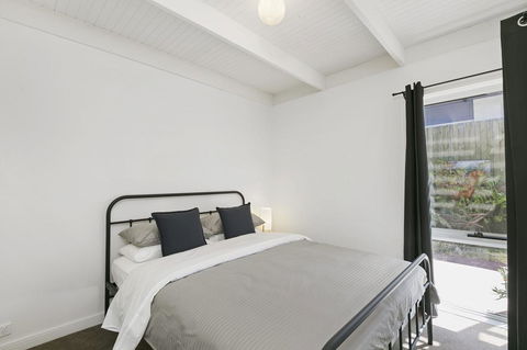 Mysa Anglesea Sleeps 7 WiFi SmartTV Cafes Shops - Perth Resorts 8