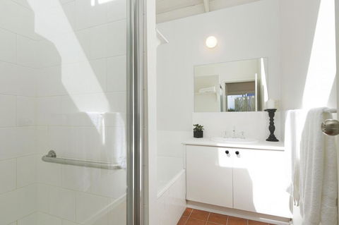Mysa Anglesea Sleeps 7 WiFi SmartTV Cafes Shops - Perth Resorts 11