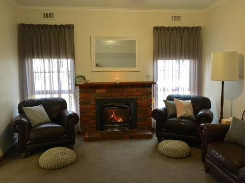 Bricks And Roses - Perth Resorts 6