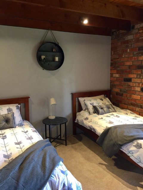 Bricks And Roses - Perth Resorts 15