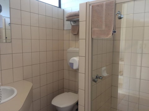 Ambassador Motor Inn - Accommodation Perth 9