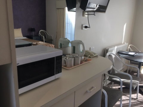 Ambassador Motor Inn - Accommodation Perth 3