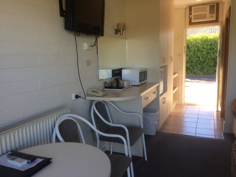 Ambassador Motor Inn - Accommodation Perth 11