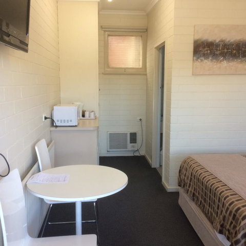 Ambassador Motor Inn - Accommodation Perth 21