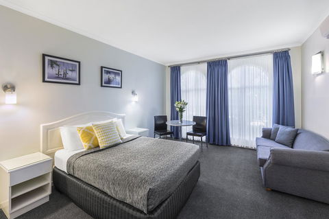 Cathedral Motor Inn - Accommodation Perth 0