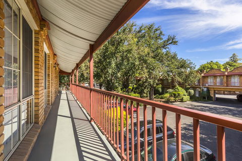 Cathedral Motor Inn - Accommodation Perth 6