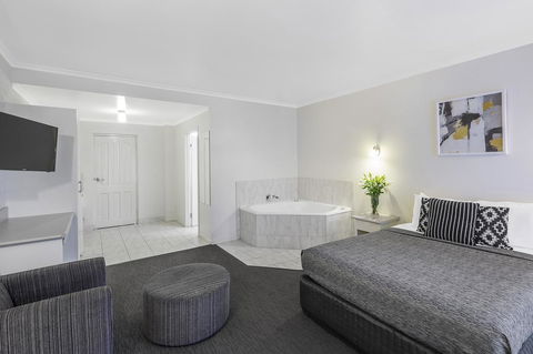 Cathedral Motor Inn - Accommodation Perth 18