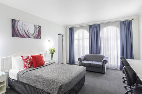 Cathedral Motor Inn - Accommodation Perth 12