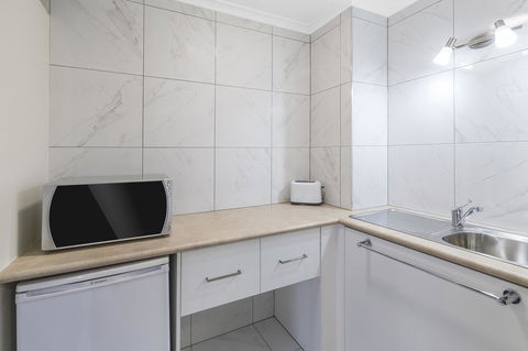 Cathedral Motor Inn - Accommodation Perth 14