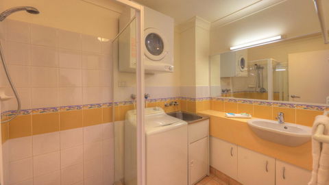 Dolphin Waters - Accommodation Perth 10