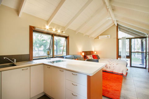 Airlie Beach Eco Cabins - Adults Only - Accommodation Perth 12